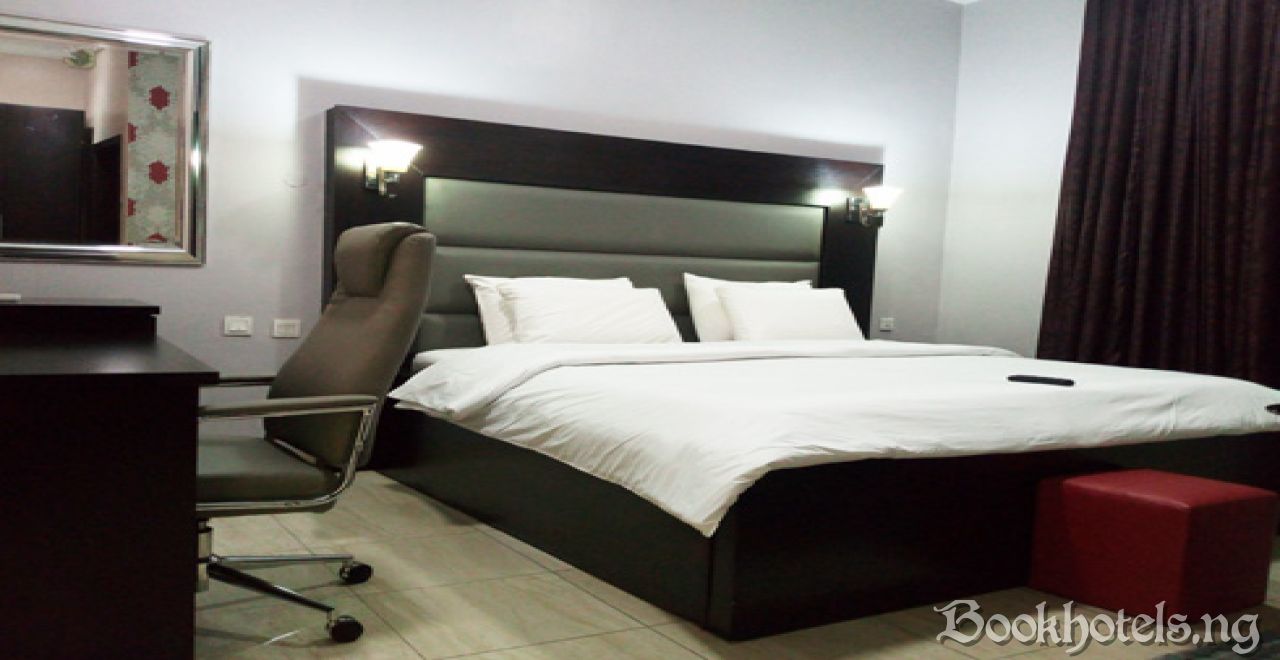  Somerset Suites