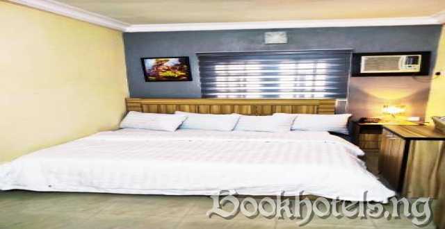 Storyline Hotel And Suites