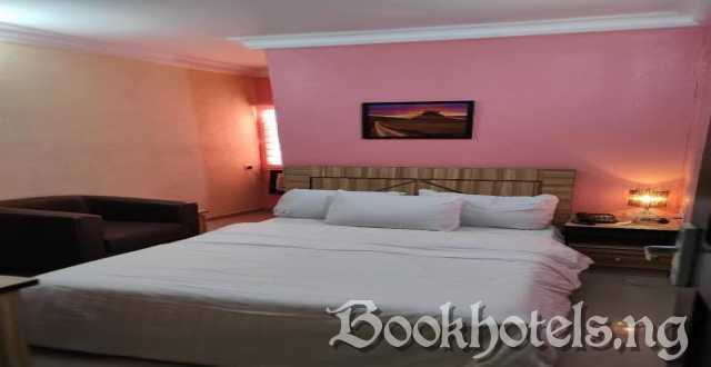 Storyline Hotel And Suites