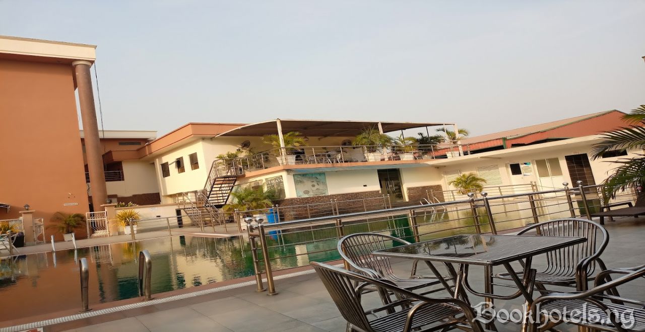Villa Park Hotel And Suites