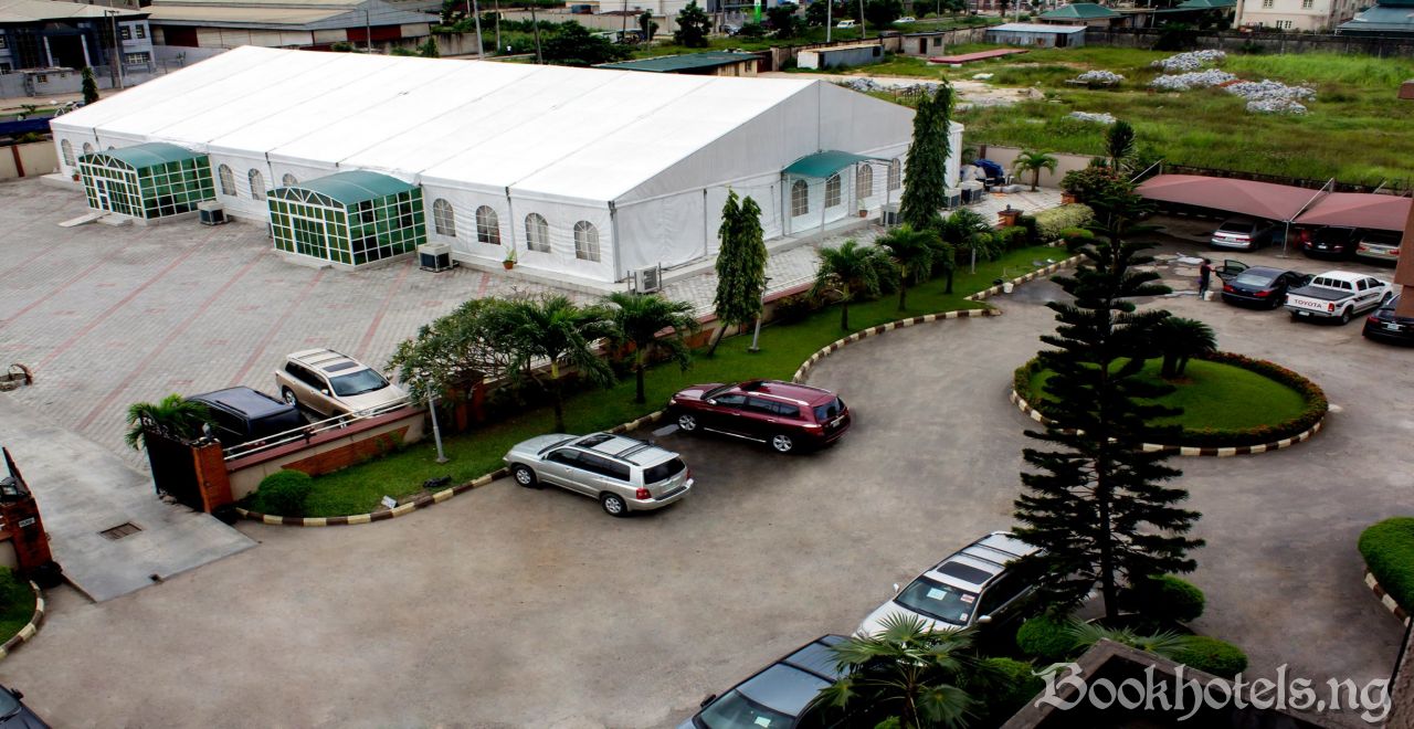 Villa Park Hotel And Suites