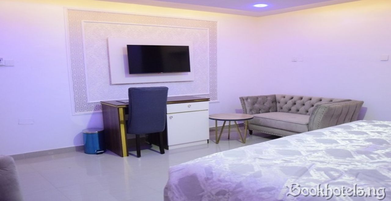 White Chase Hotel And Suites
