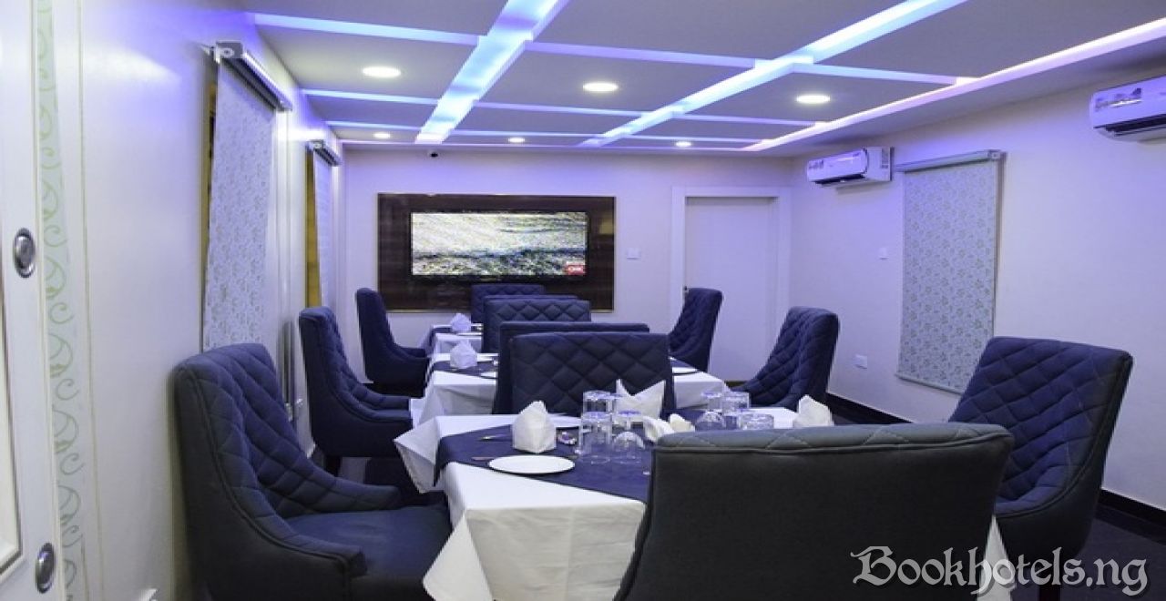 White Chase Hotel And Suites