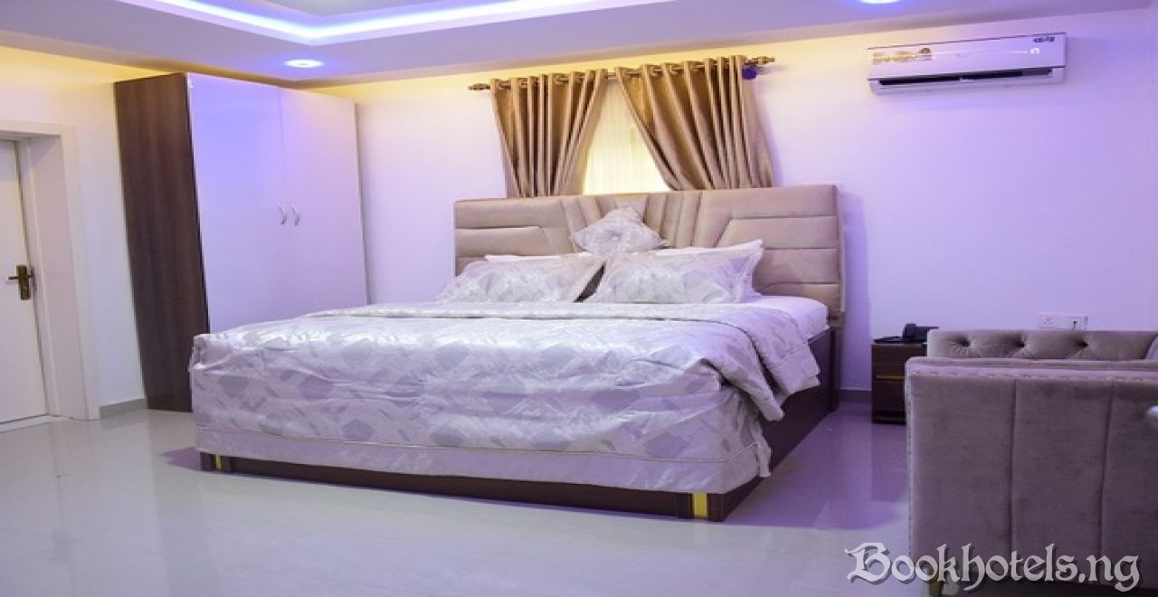 White Chase Hotel And Suites
