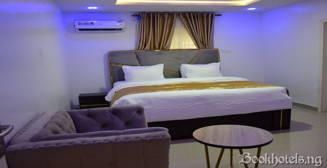 White Chase Hotel And Suites