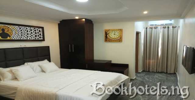 Zees Luxury Hotel