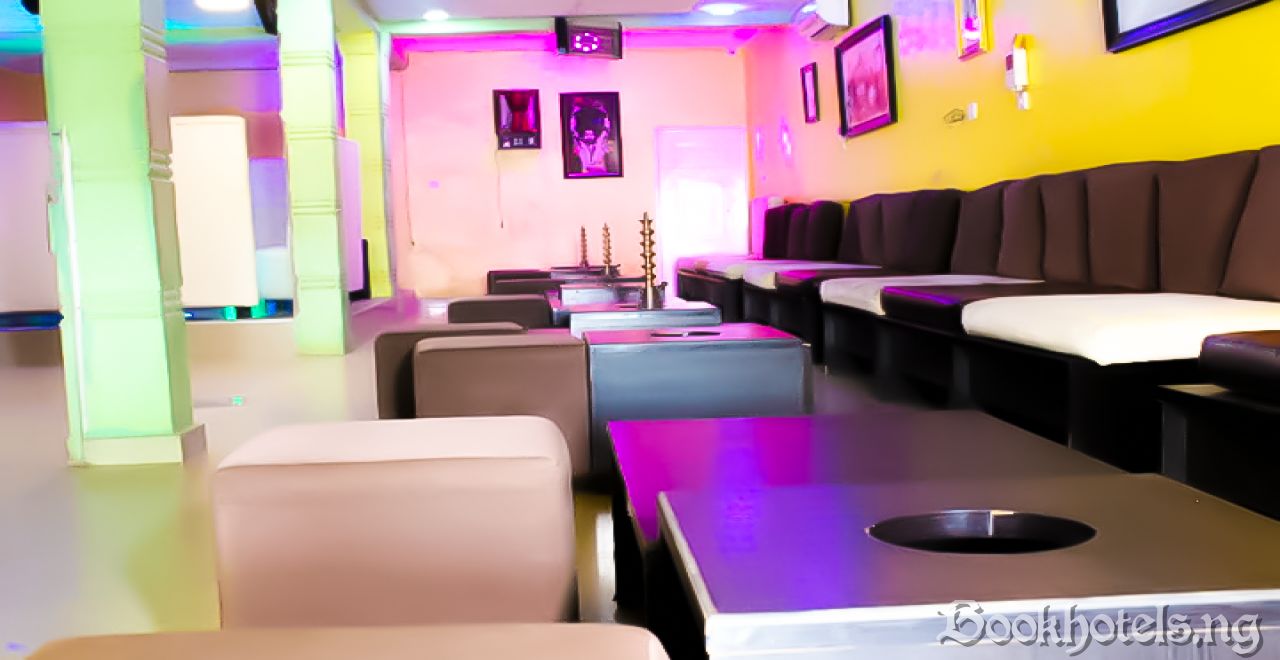 OBLOW HOTEL AND SUITES