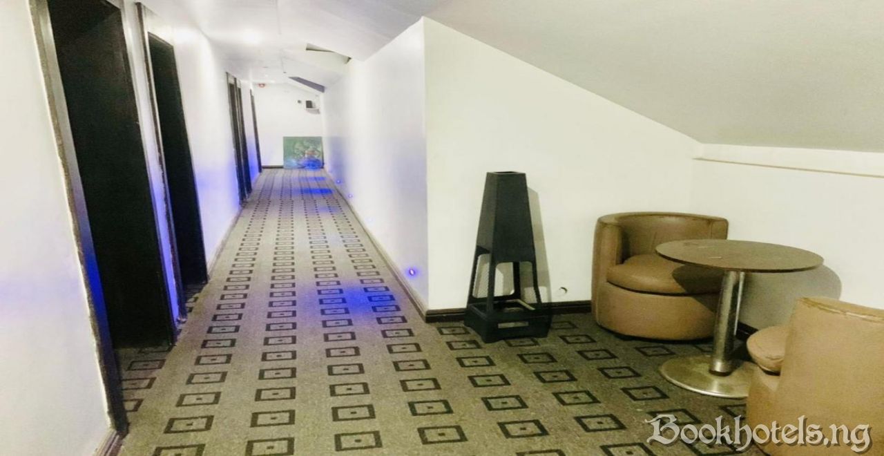 Oakspring hotel and luxury suites