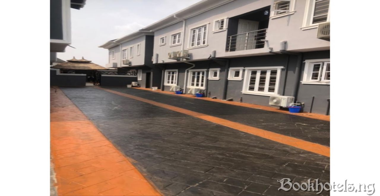 Villa Maxili Hotel And Suites