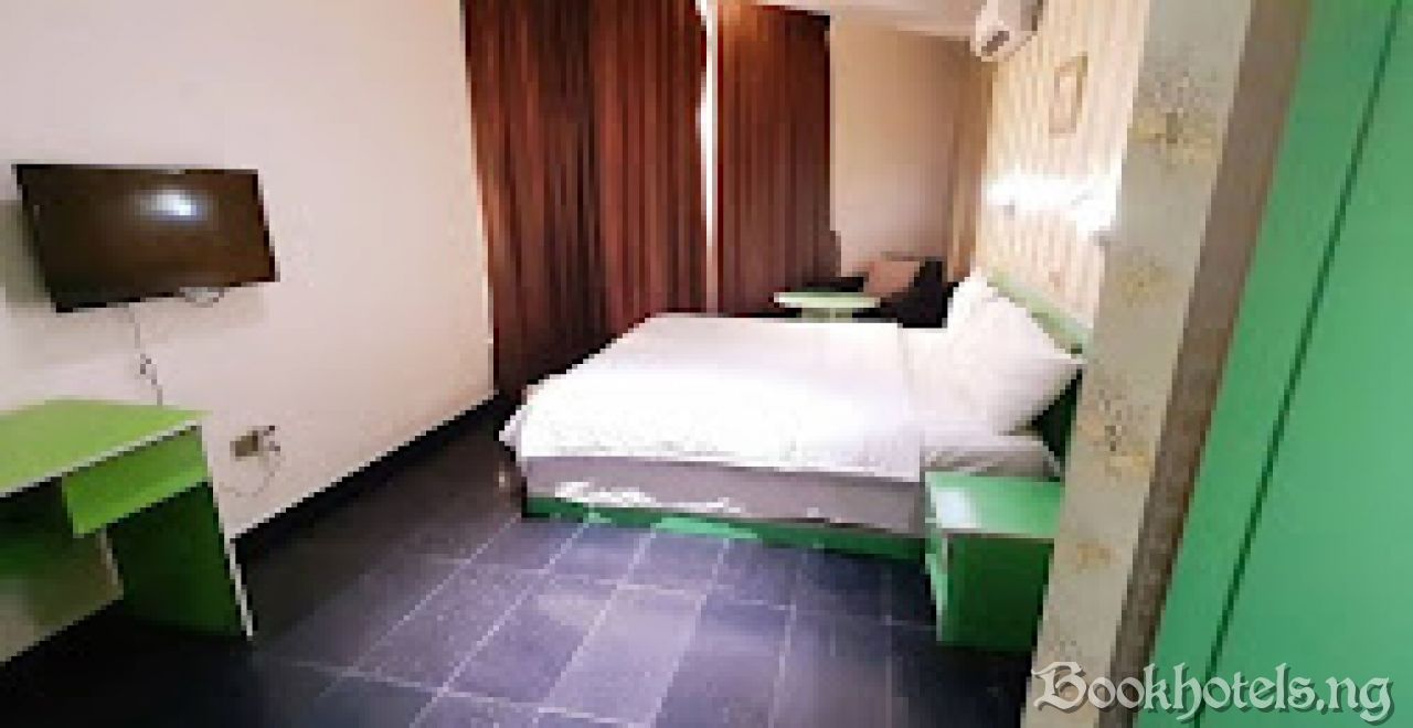 Greenwood Court Hotel And Suites