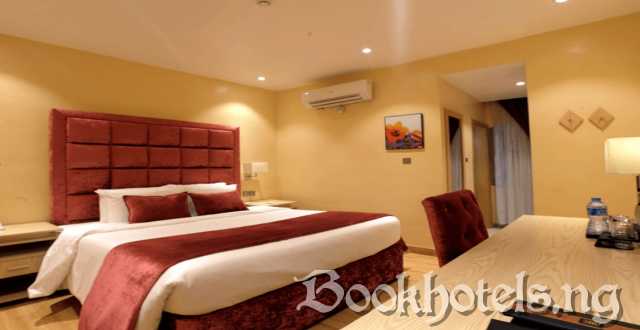 Bon Hotel Elvis
