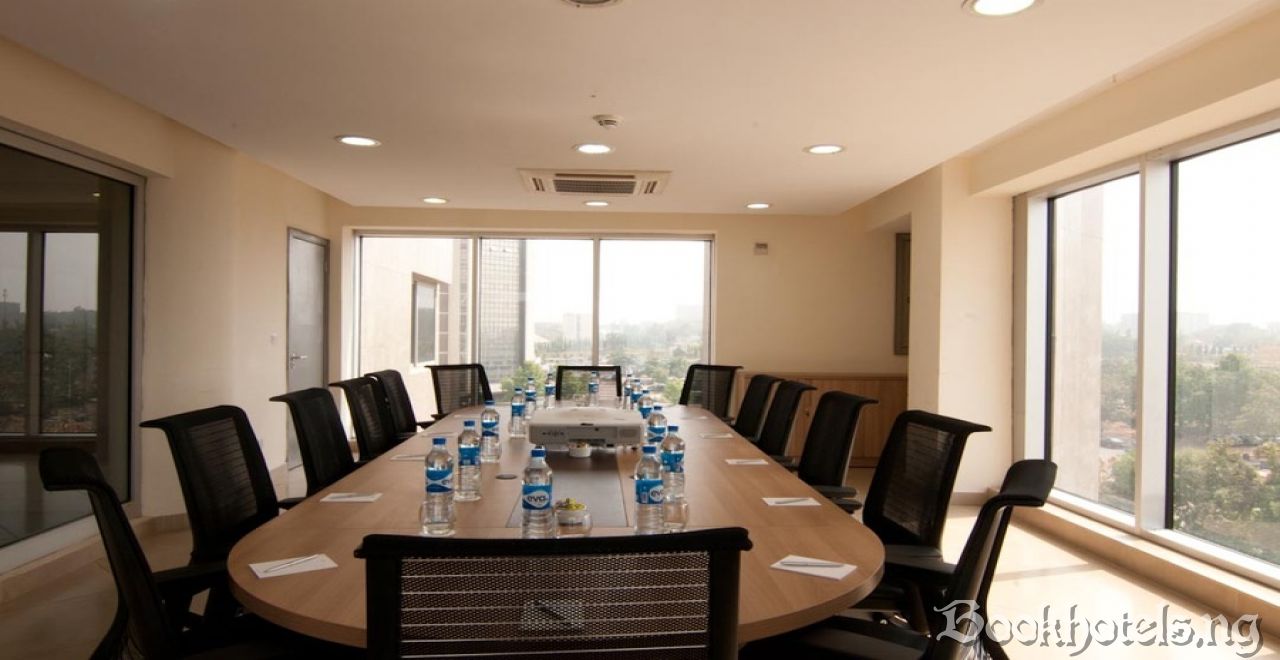 Leola Suites