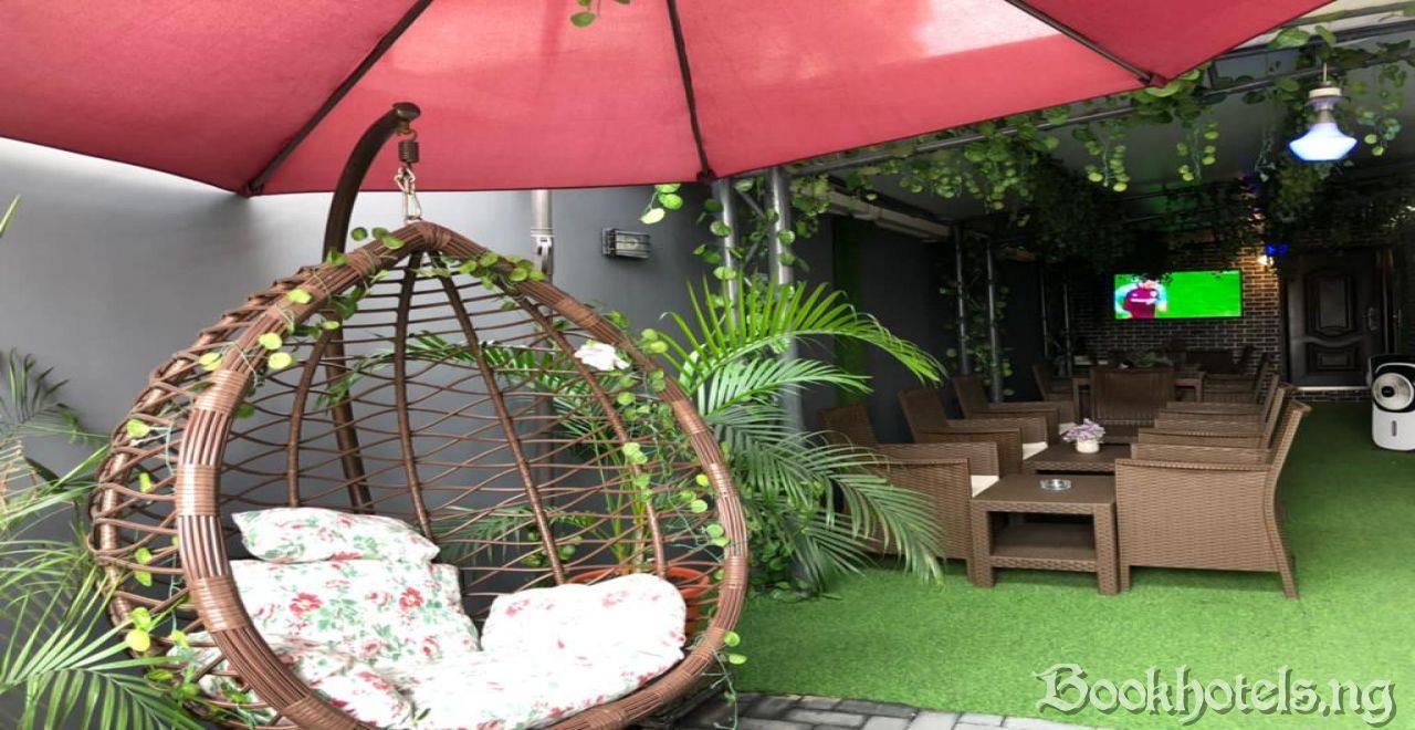 Sparklyn Hotel And Suites