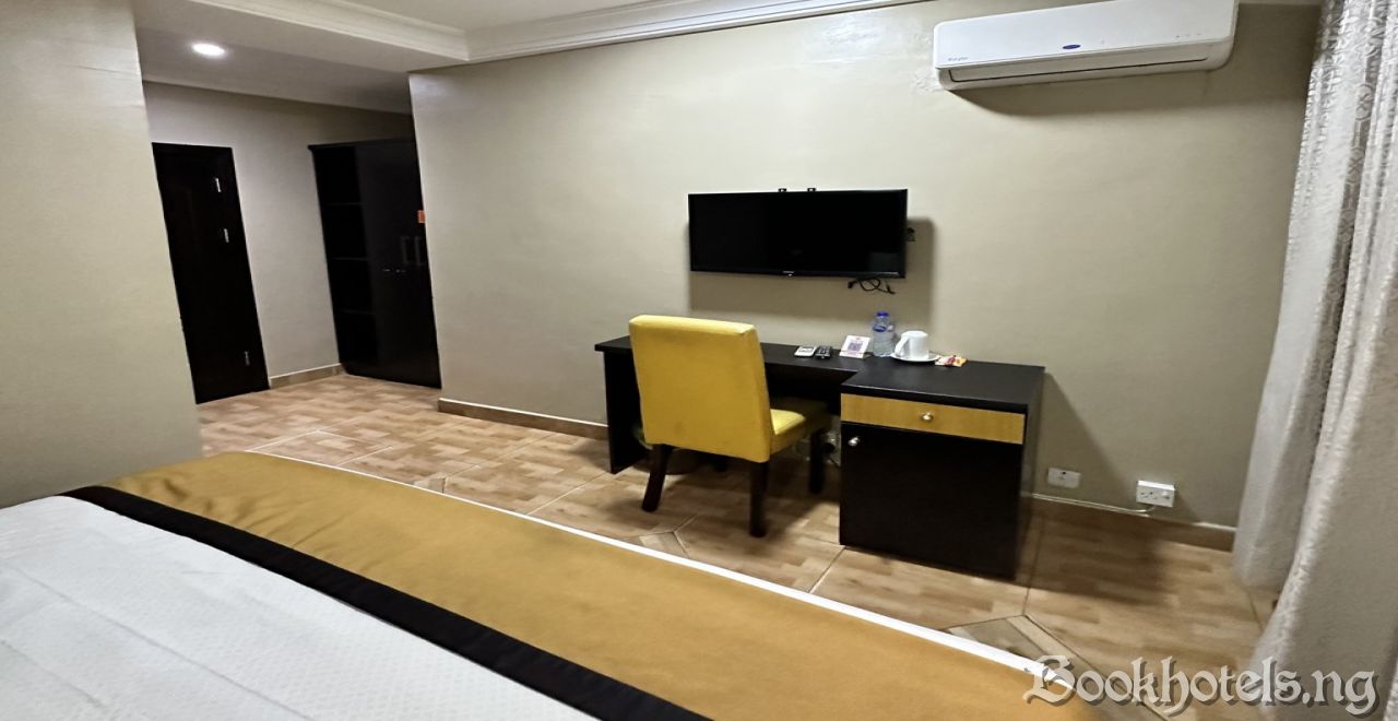 Whitehouse Msquare Hotel