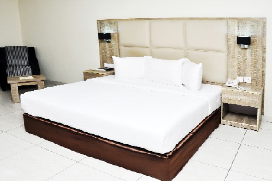 DELUXE ROOM