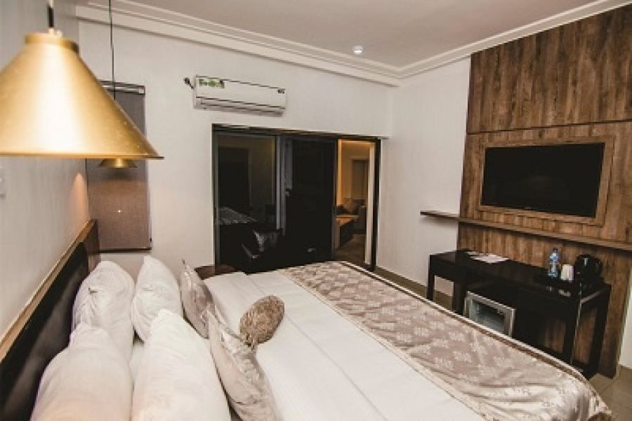 DELUXE ROOM