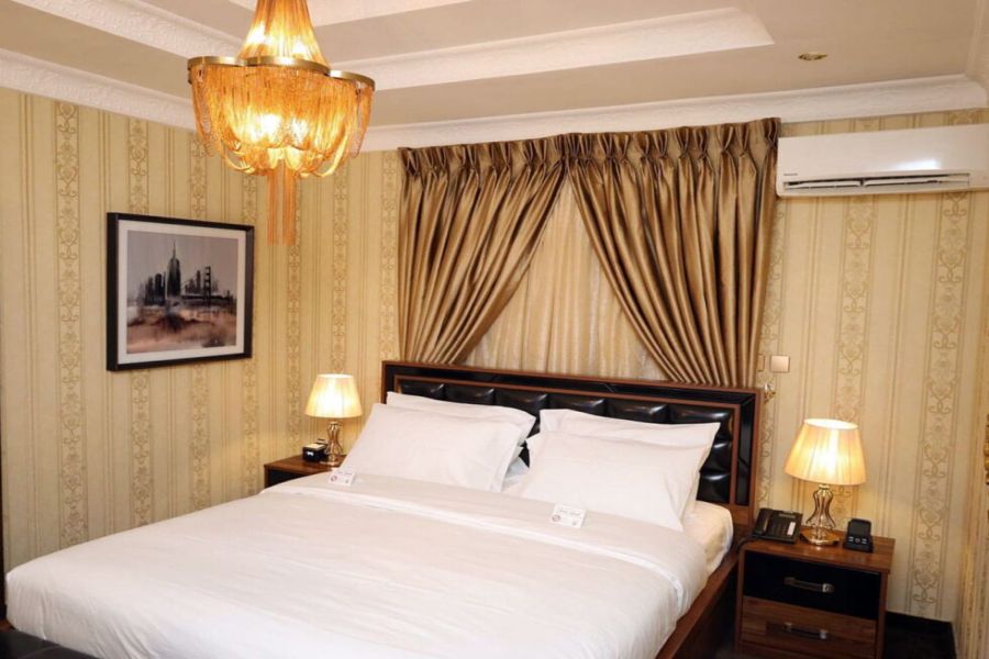 LUXURY ROOM