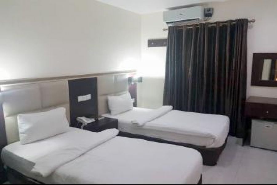 SUPER EXECUTIVE ROOM