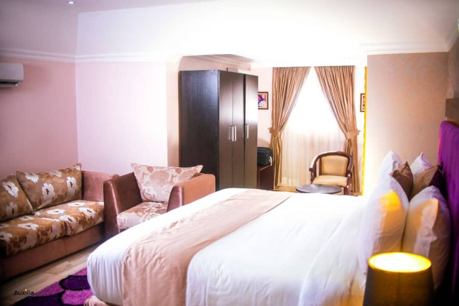 SIGNATURE ROOM