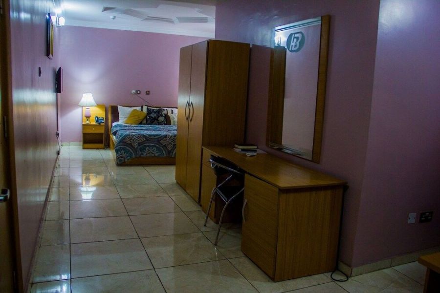 EXECUTIVE SUITES