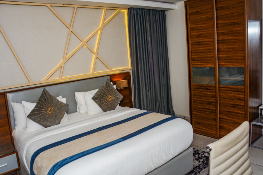 DELUXE PLUS ROOMS