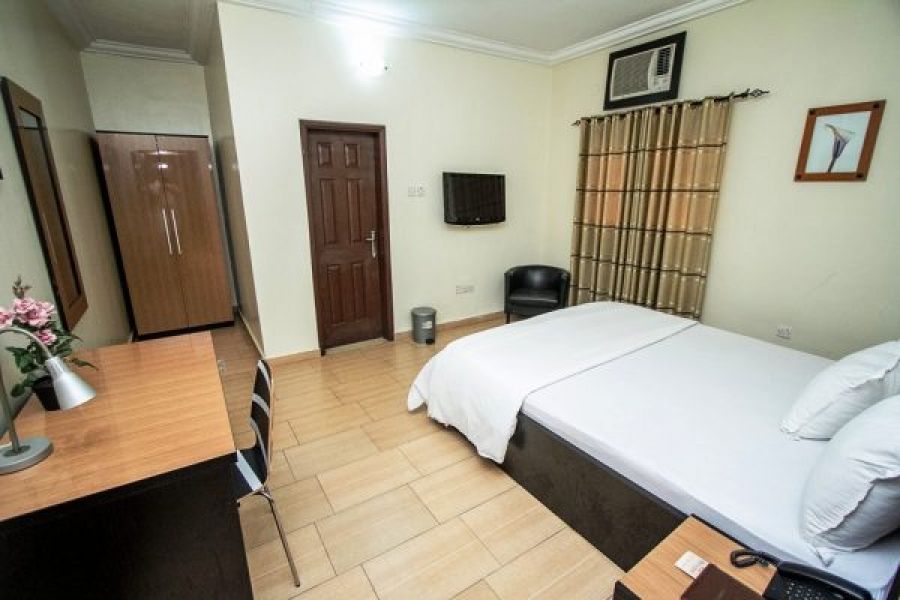 DELUXE ROOM