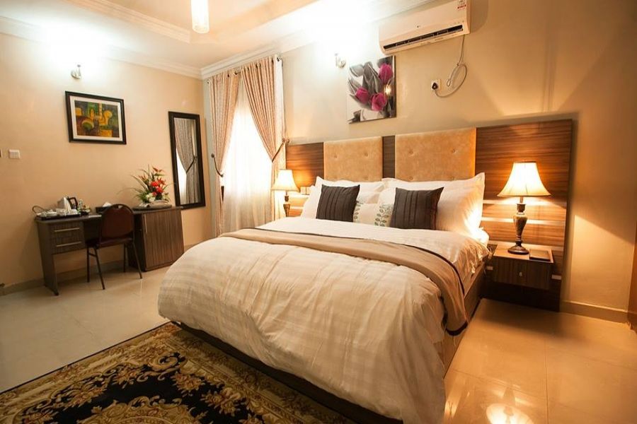 ROYAL SUITES