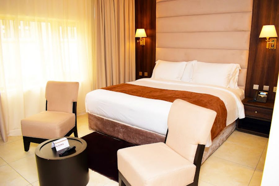 DELUXE ROOM