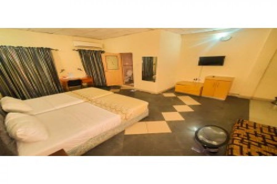 EXECUTIVE ROOM