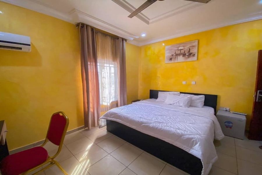 EXECUTIVE ROOM
