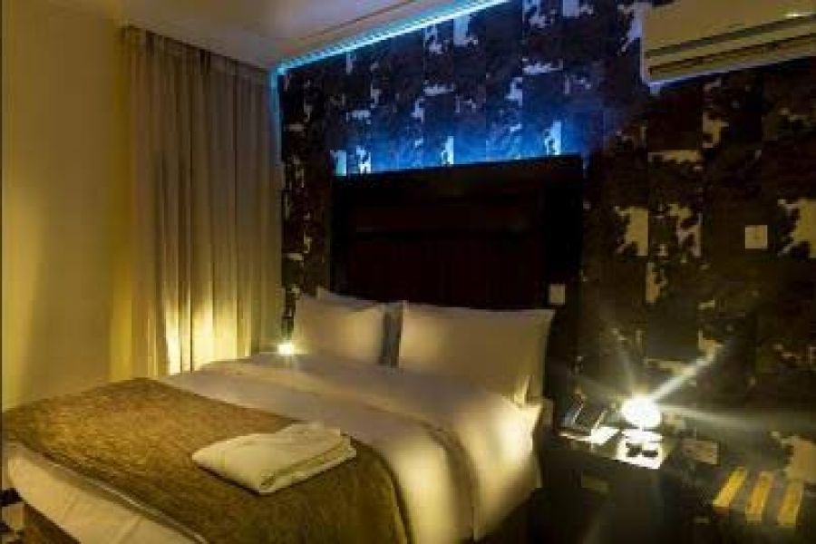 DELUXE ROOM