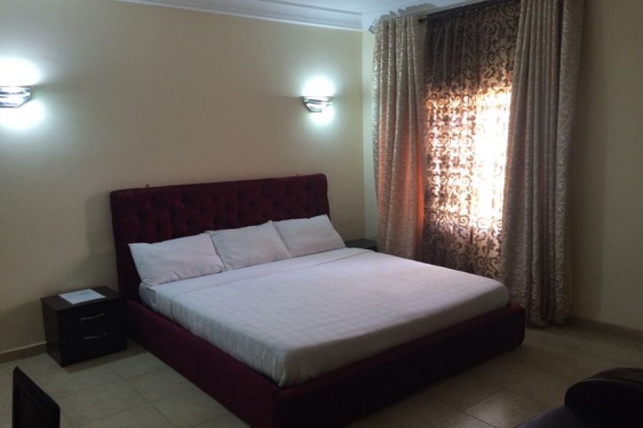EXECUTIVE ROOM