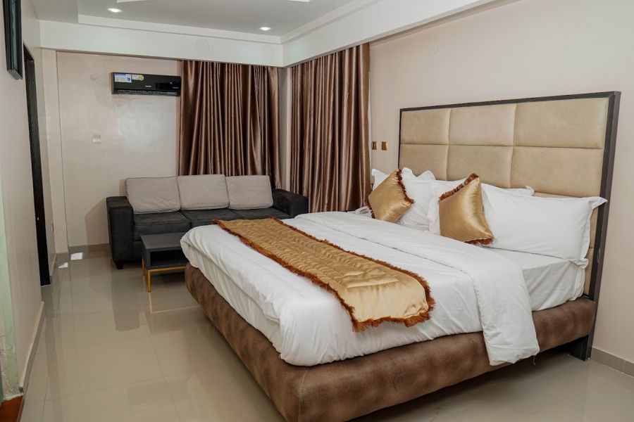 KING ROOM