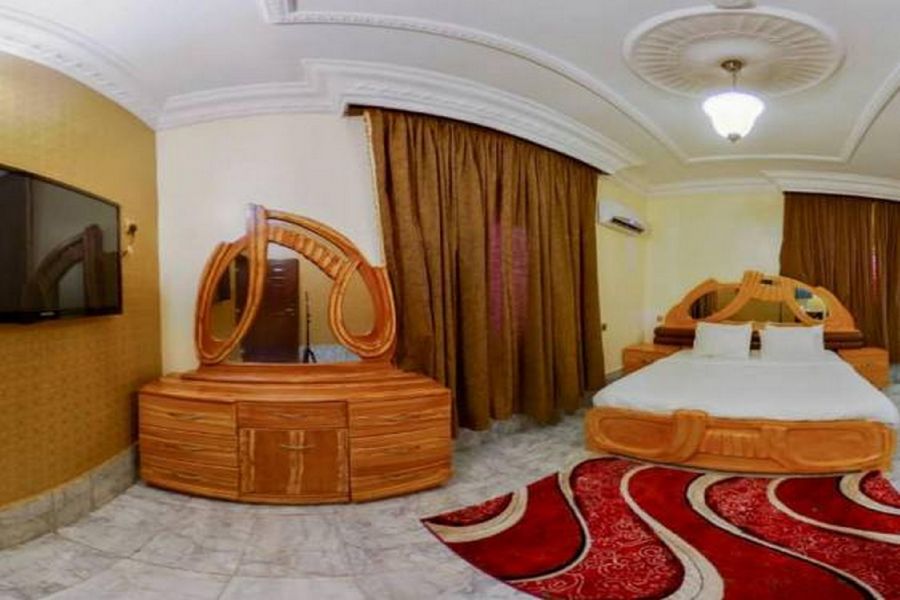 SUPERIOR ROOM