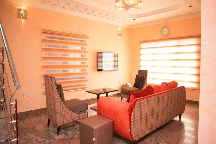 EXECUTIVE SUITE