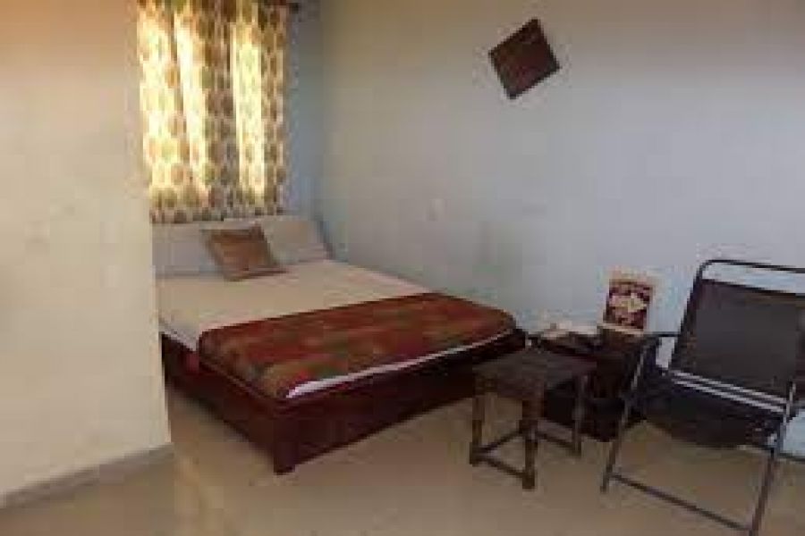 SINGLE ROOM