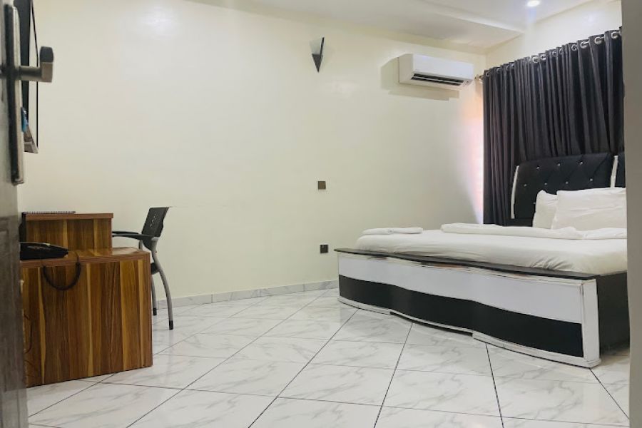 PREMIUM ROOM