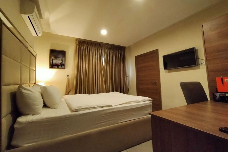 SUPERIOR ROOM