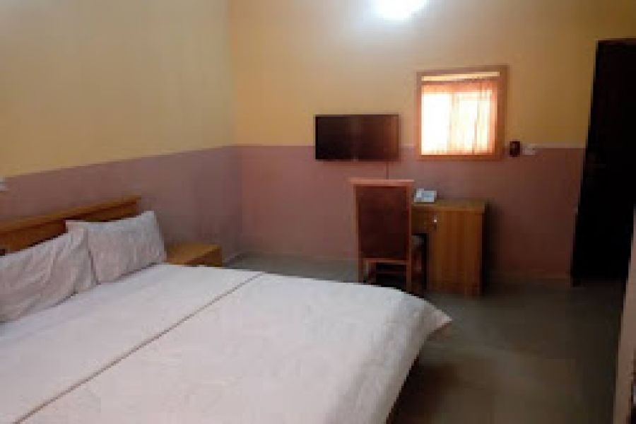 SINGLE ROOM