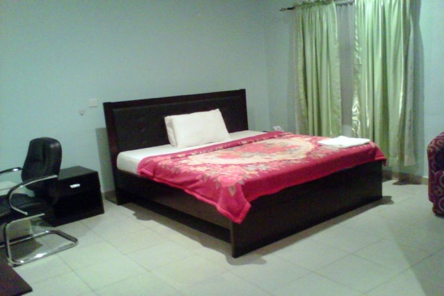 SINGLE ROOM
