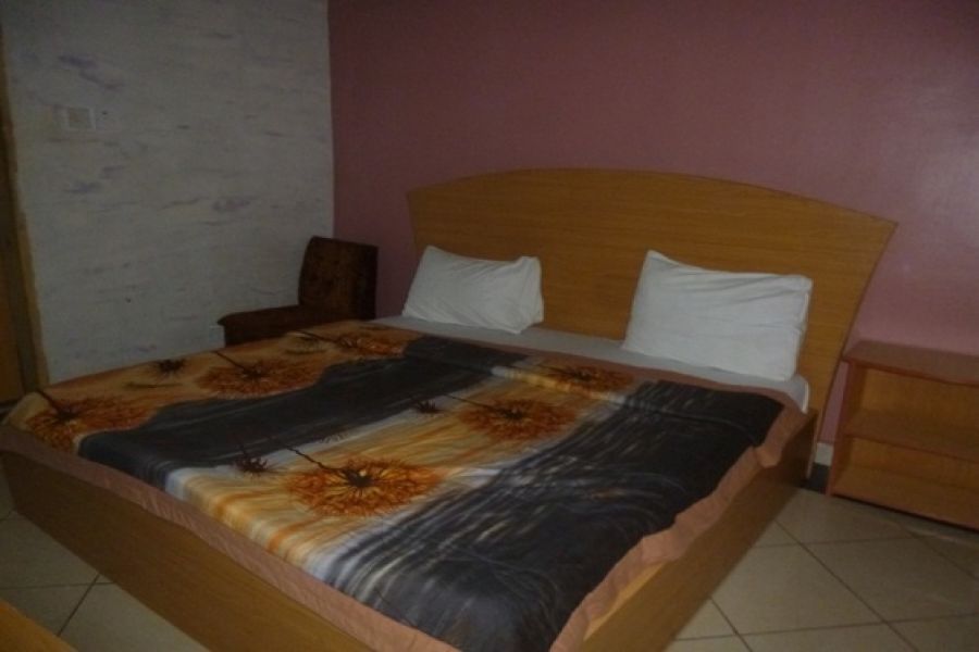 ROYAL ROOM