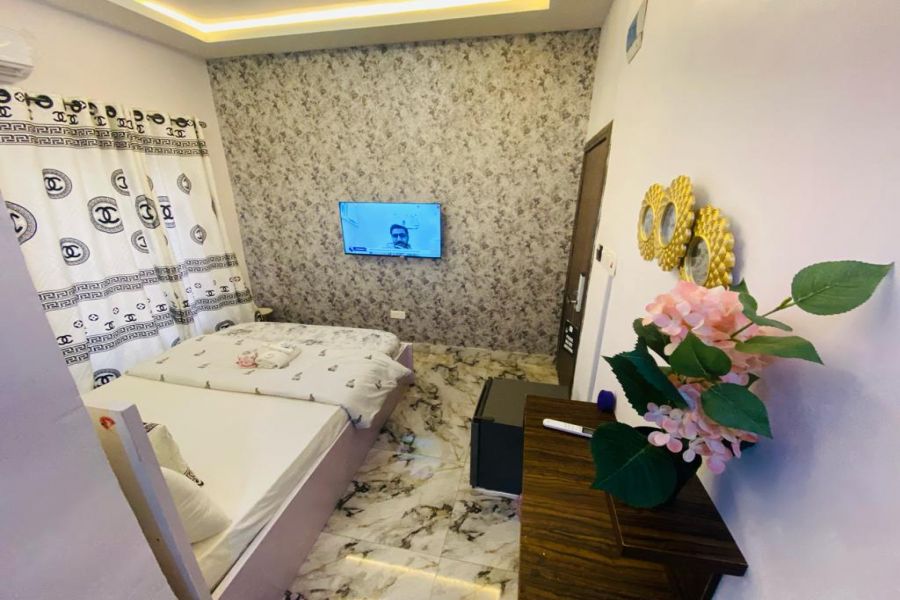 DIPLOMATIC ROOM