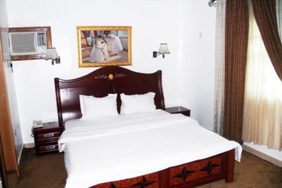 DELUXE ROOM