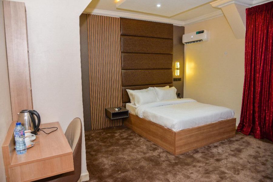 DUKE ROOM