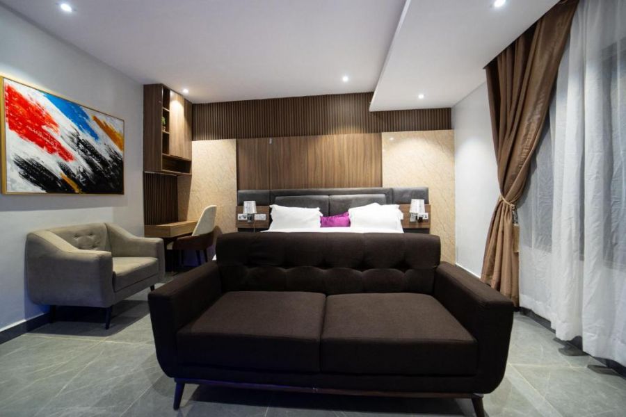 TWIN BEDROOM
