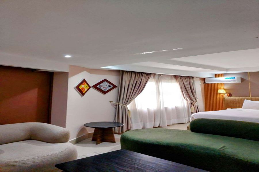 EXECUTIVE SUITE