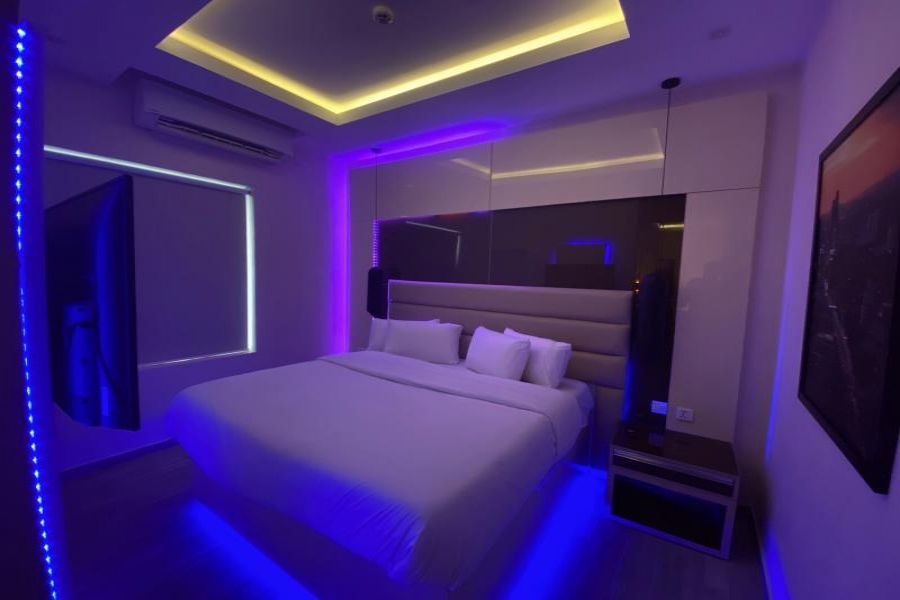 PREMIUM SUITE