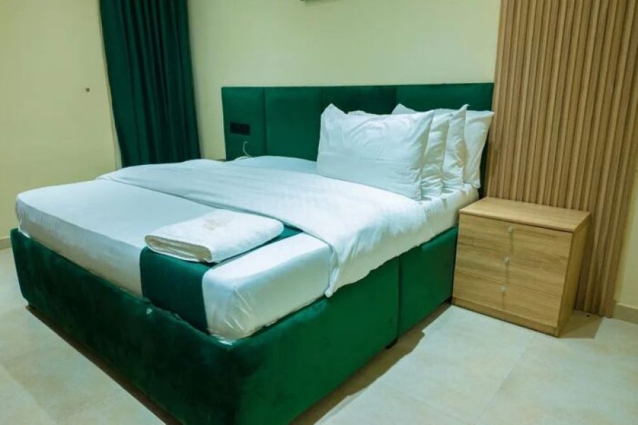 EXECUTIVE STANDARD ROOM