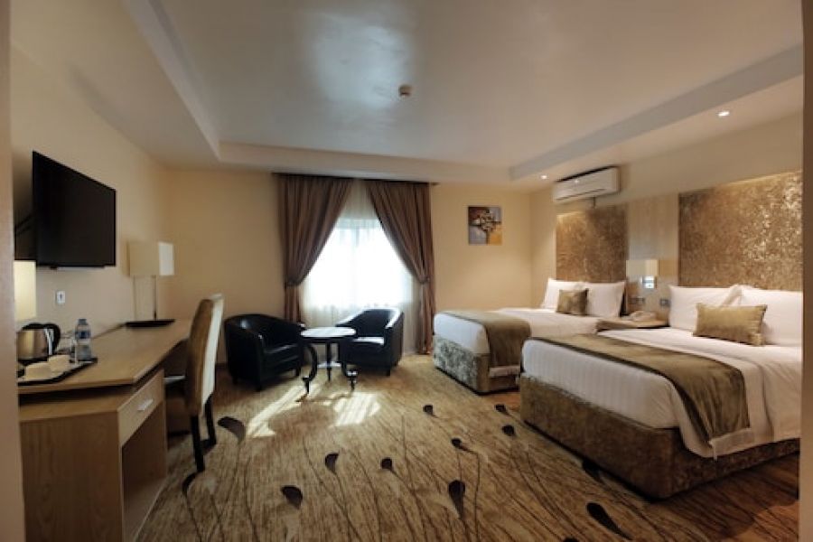 DELUXE ROOM