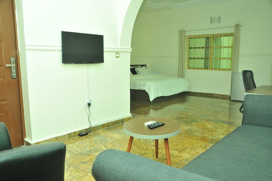 EXECUTIVE SUITES